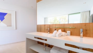 Resa Estates Ibiza sale koop Villa Marcos sea views bathroom .JPG